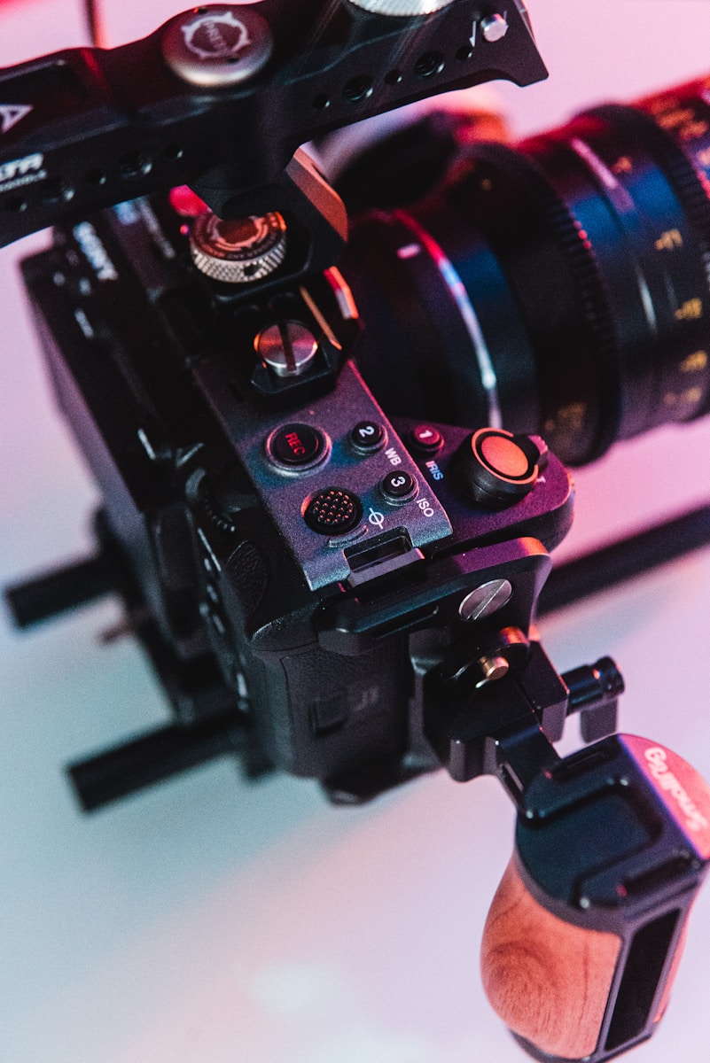 DSLR, 미러리스, 동영상